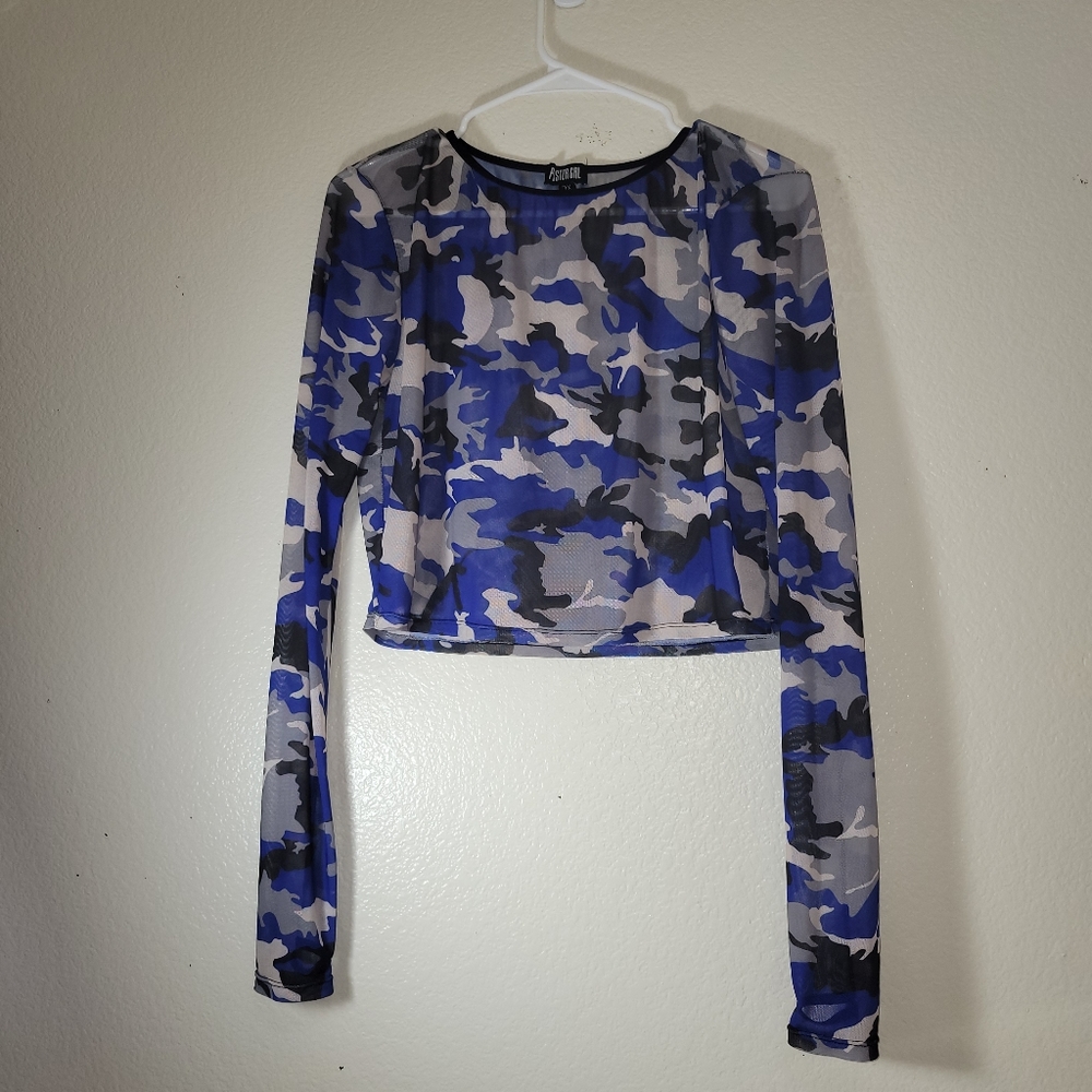 Poster Girl Long Sleeve Crop Top Cano Print